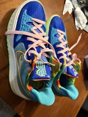 Nike Mens Sue Bird x Kyrie Low 4 Basketball Shoes Size 8.5 #Keep Sue Fresh